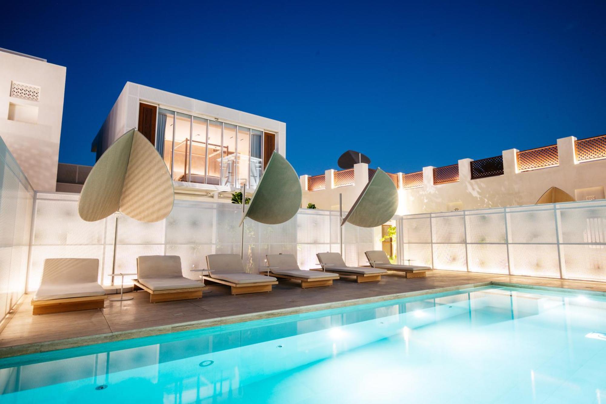 The Chedi Al Bait, Sharjah Exterior foto The hotel's pool